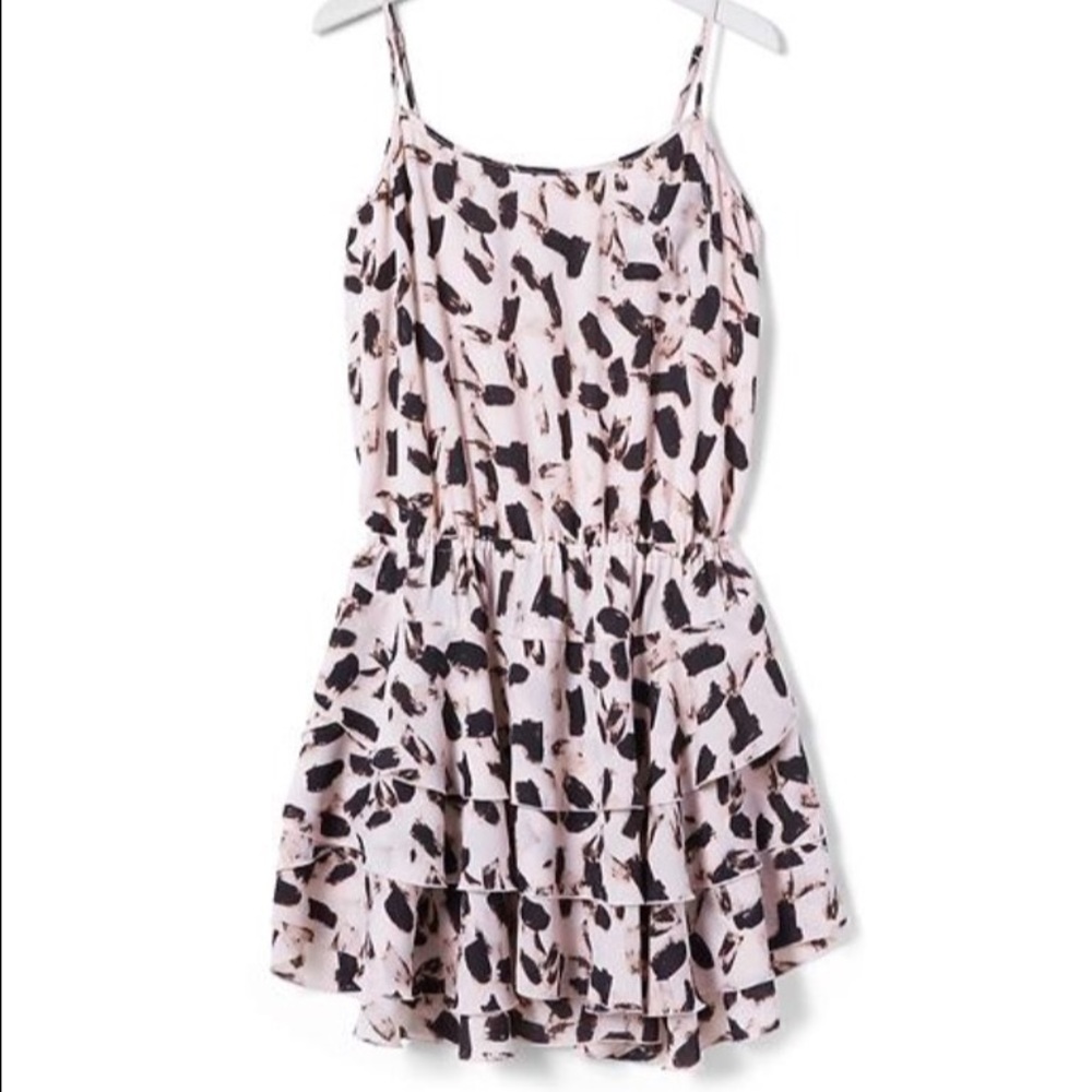 Banana Republic ruffle tiered dress 🎉